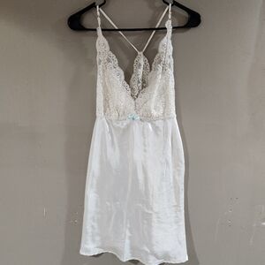 NWOT Flora Lace Nightgown Size Small Pearl